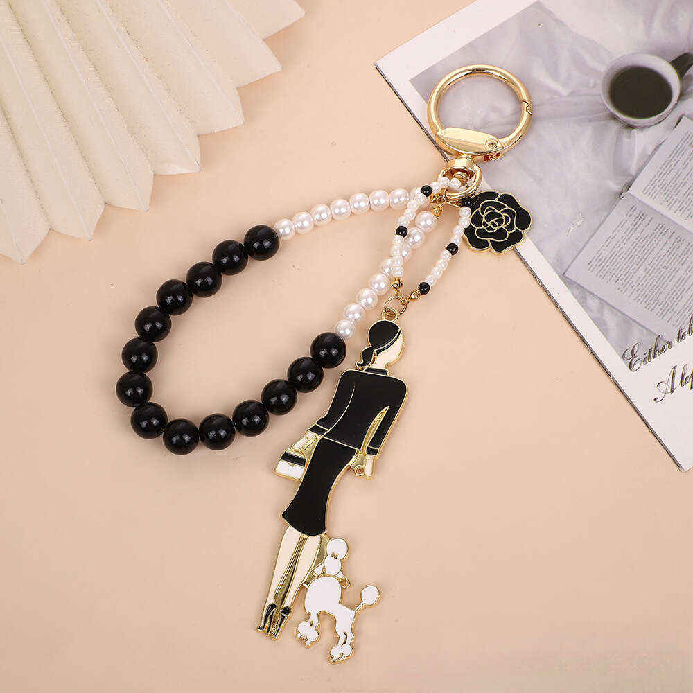 Alloy keychain pendant Women's pearl accessory A versatile and error-proof fashion item