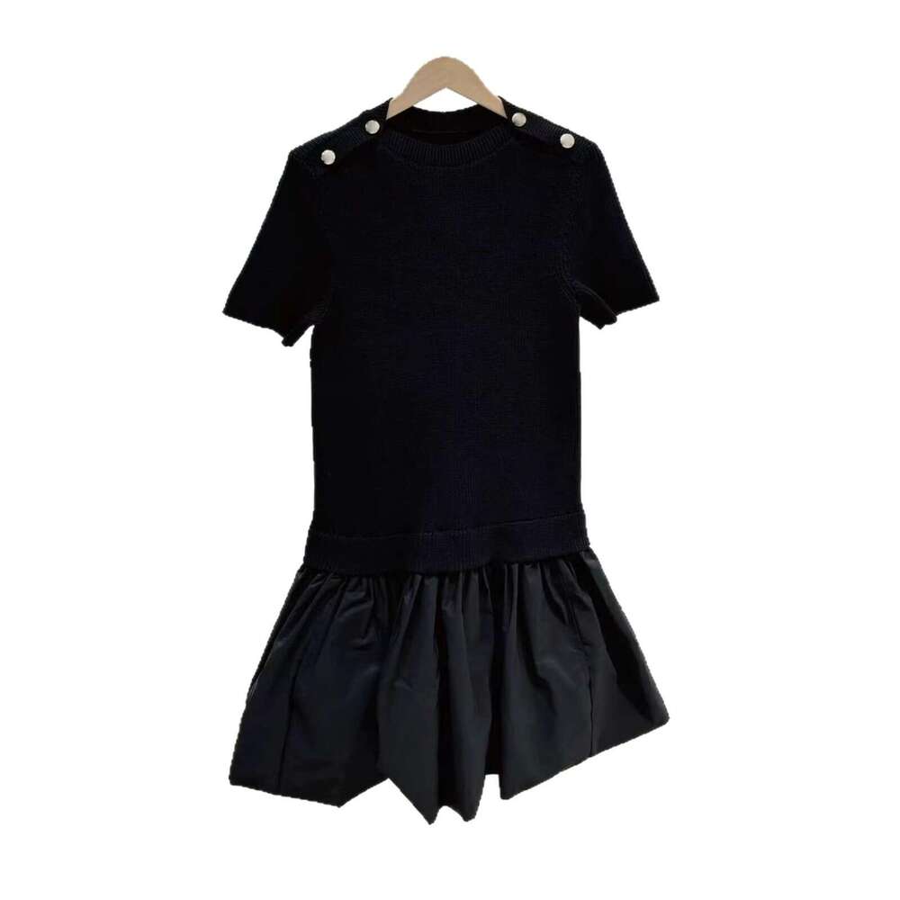 2026 Spring New French Women's Fashion Black Knitted Patched Taft Short sleeved Dress with Bottom