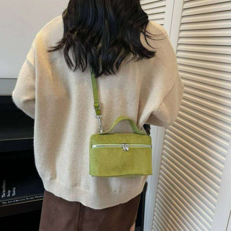 Autumn Winter Premium Suede Crossbody Retro Stylish Shoulder Comfortable and Versatile Texture Storage Bag for Women XJ260125