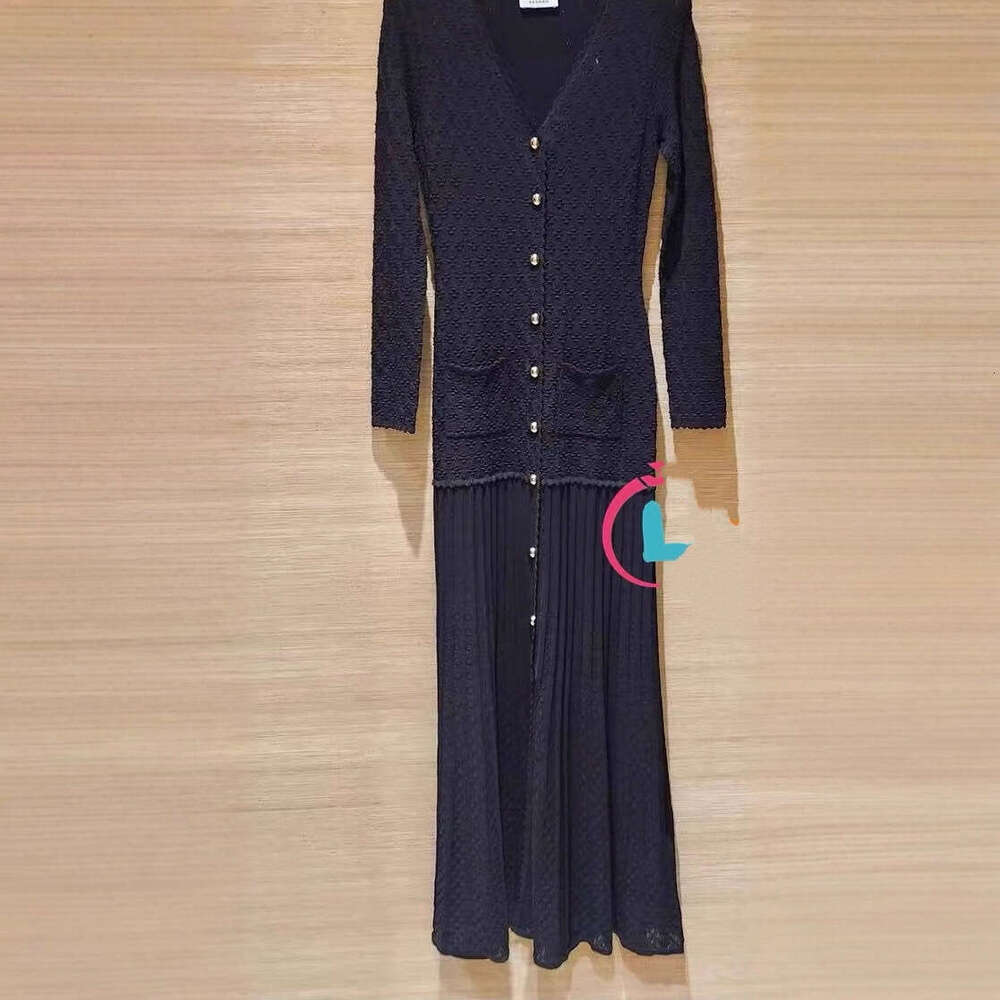 2026 Summer French Designer Elegant Small Fragrant Crochet Hollow V-neck Women's Knitted Dress