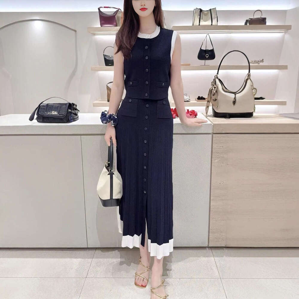 French elegance 2026 summer new simple color block knitted cardigan vest pleated skirt set for women