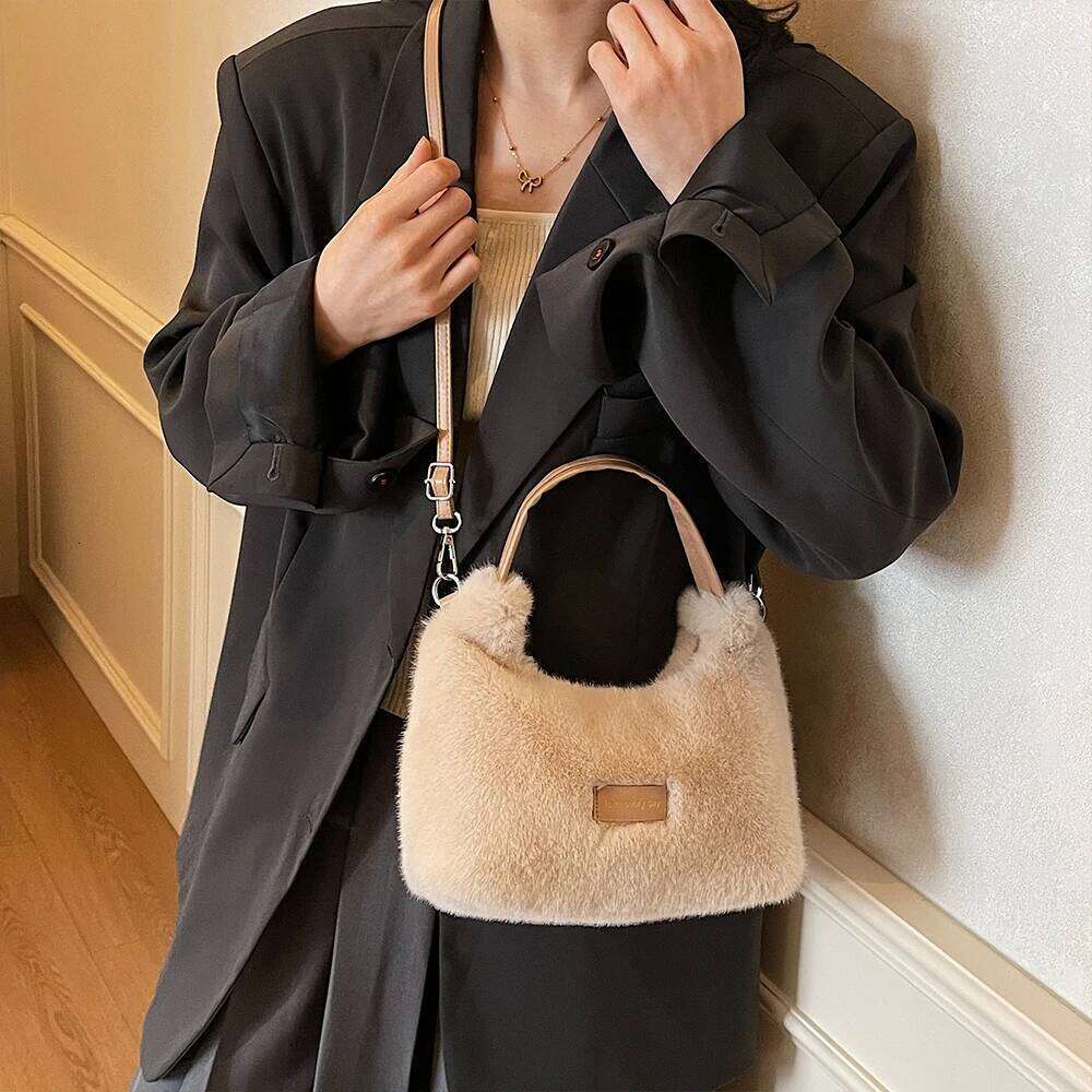 Autumn and Winter Soft Small Milk New Niche Portable Commuting Versatile Plush Bag, Crossbody Bag XJ260125