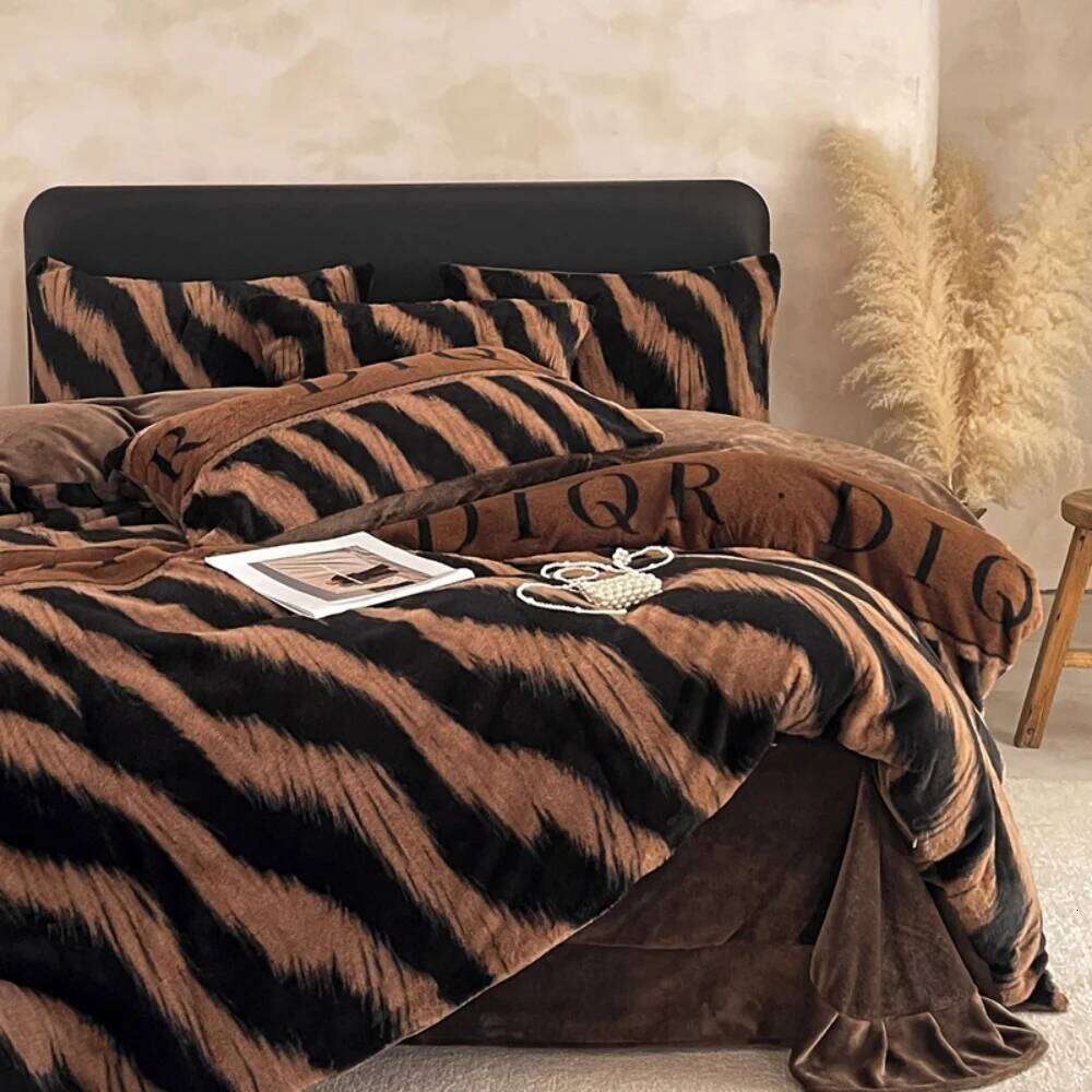 Fashion Leopard Printed Thicken Milk Velvet Bedding Rabbit Plush Winter Warm Four-Piece Set Duvet Cover Pillowcase Bed Sheet Y260124