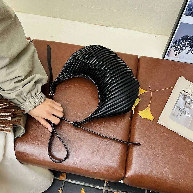 High-End Niche Pleated Crescent Underarm 2025 Autumn and Winter Casual Versatile Single Shoulder Crossbody Bag 521-7056 XJ260125