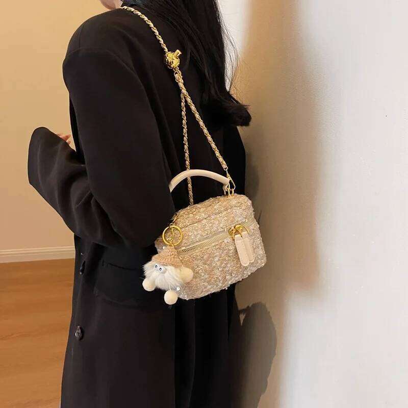 New Comfortable and Versatile Texture Crossbody for Women Stylish Handle Winter Wool Simple Leisure Box Evening Bags XJ260125