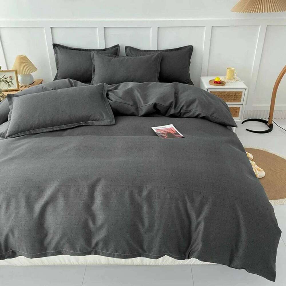 Soft and comfortable 4-piece bedding set, perfect all four seasons. This comforter set is ideal for dormitory rooms, providi Y260124