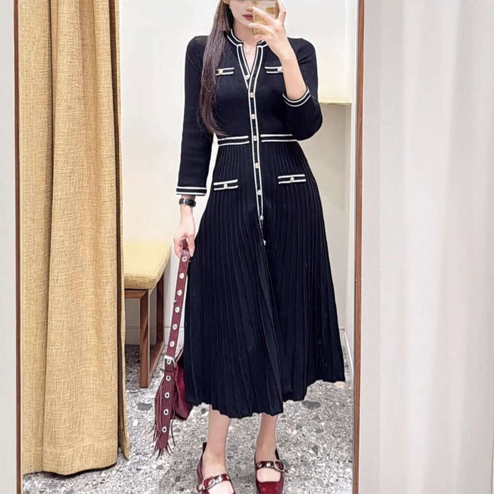 French Elegance 2025 Autumn/Winter New V-neck Folded Color blocked Knitted Women's Dress for Children