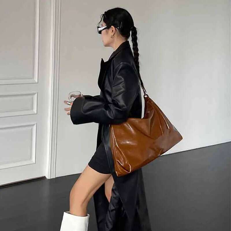 Burgundy Womens Tote Aesthetic Vintage Fashion Advanced Leather Shoulder Bag Autumn and Winter Large Capacity Handbag bolsa XJ260125