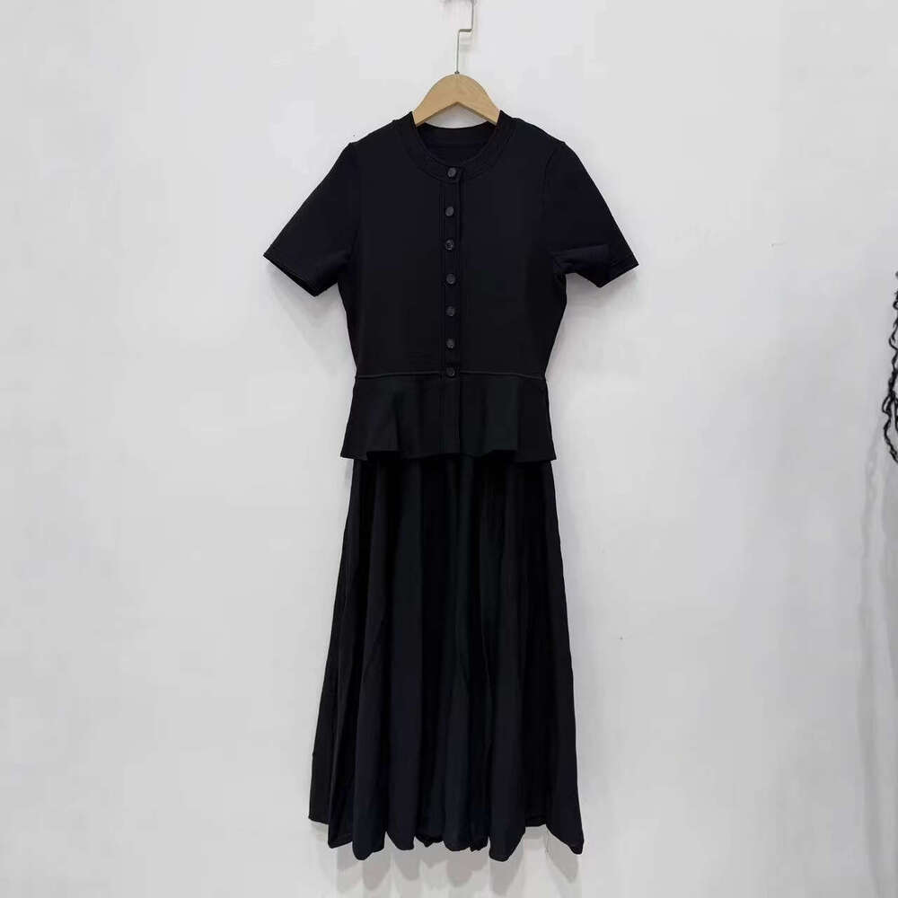 French Elegance 2026 Spring Hepburn Style Ruffle Fake Two Piece Short Sleeve Waist Long Knitted Dress