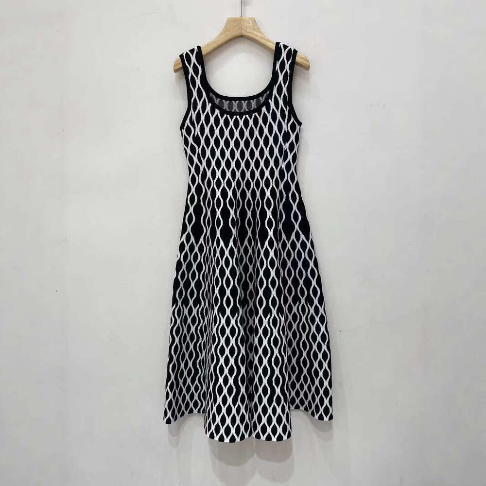 2026 Summer New Designer Water Ripple Women's Knitted Belt Dress