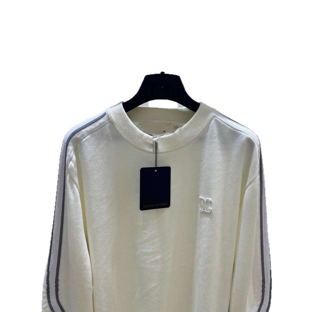 2026 Autumn/Winter New Heart Patch Leather Round Neck Hoodie Long Sleeve Solid Color Simple Wool Knitted Women's Sweater