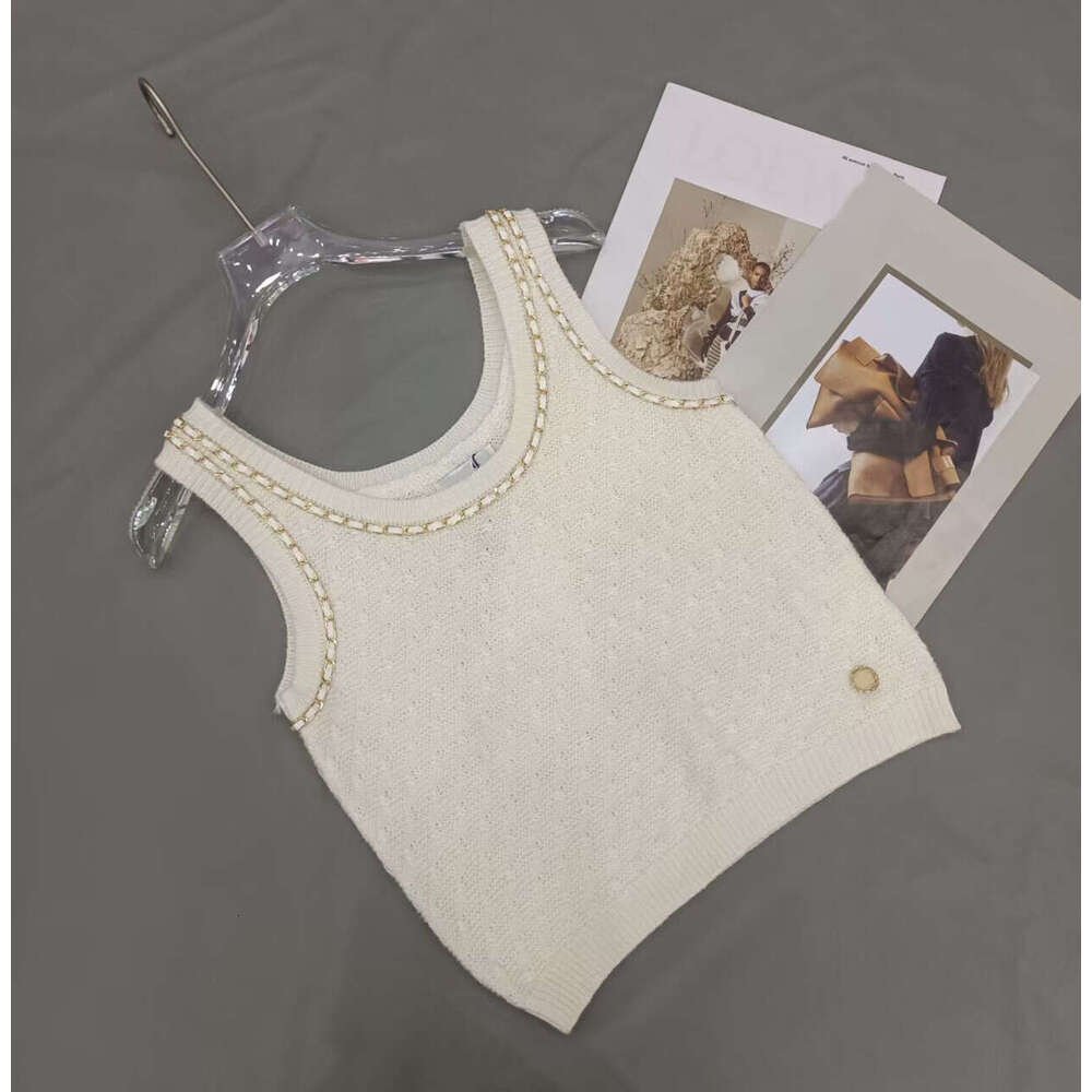 Early autumn new sleeveless knitted vest high-end black and white top celebrity style fashionable women's pullover