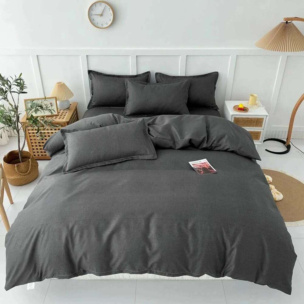 Soft and comfortable 4-piece bedding set, perfect all four seasons. This comforter set is ideal for dormitory rooms, providi Y260124