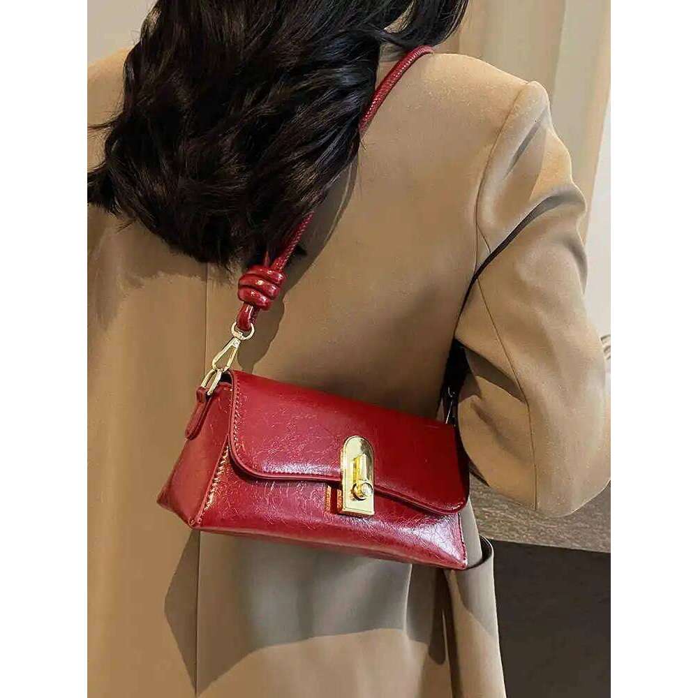 Retro Wine Red Small Square Bag Women's Autumn Winter Versatile 2025 New Single Shoulder Bags Fashion Solid Color Crossbody Pack XJ260125