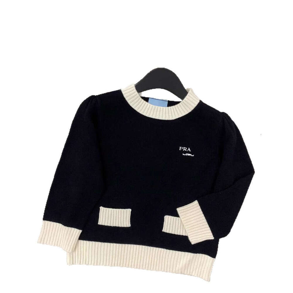 2026 Spring/Summer New French Top Fashion Celebrity Same Black and White Contrast Short Knitted Hoodie