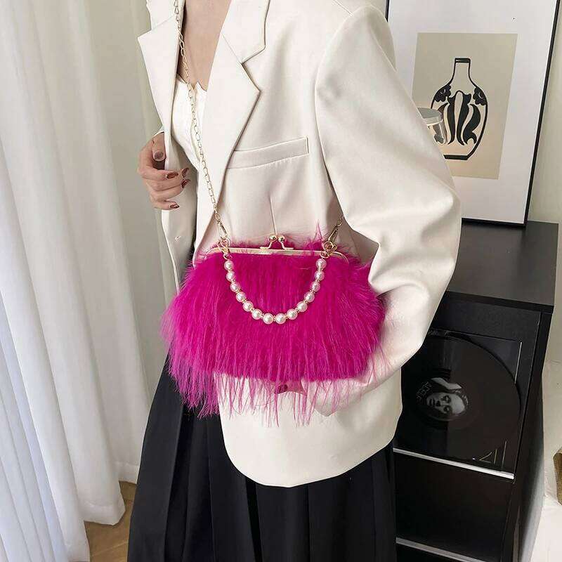 Autumn and winter plush clip fashion chain slanted shoulder hand dinner bag XJ260125