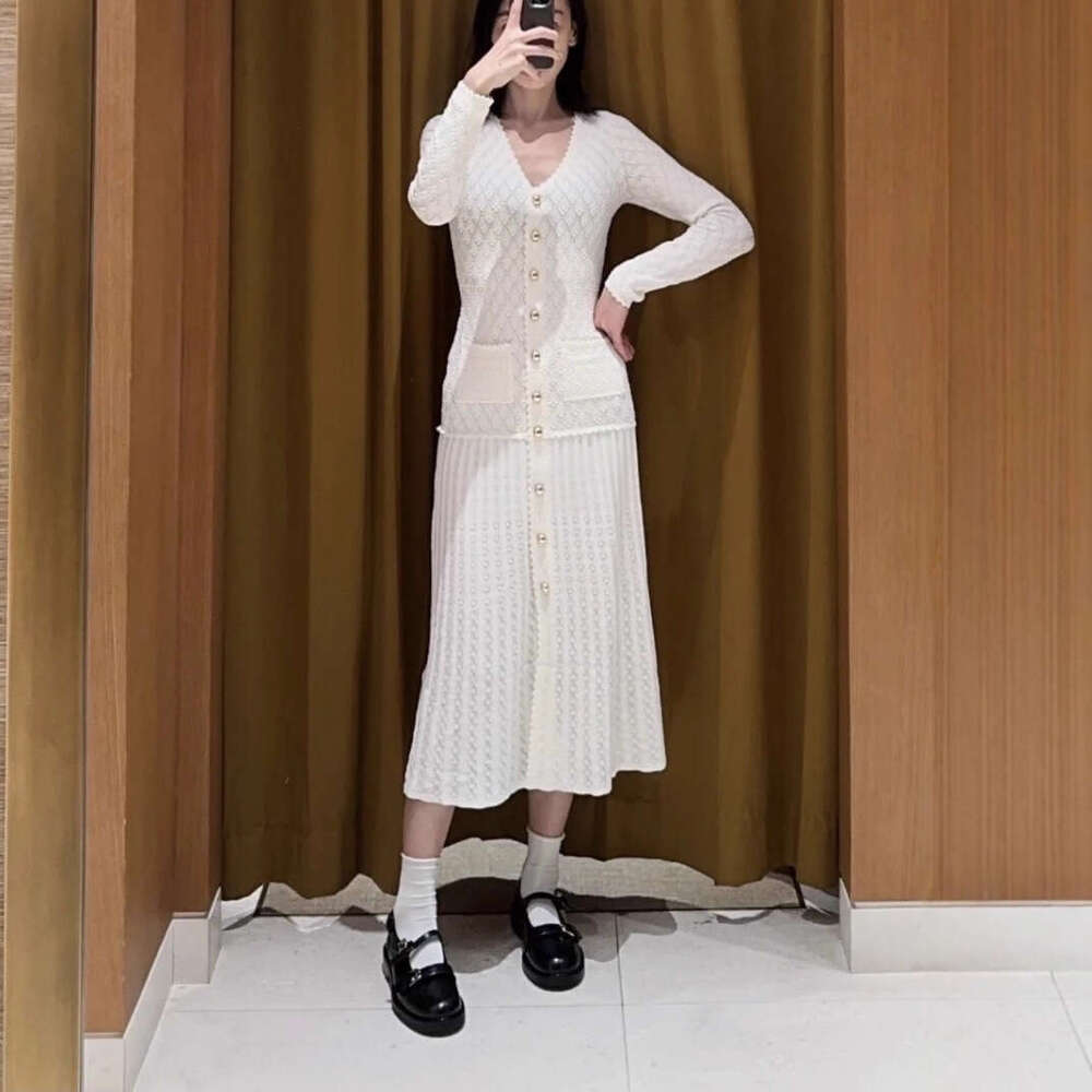 2026 Summer French Designer Elegant Small Fragrant Crochet Hollow V-neck Women's Knitted Dress