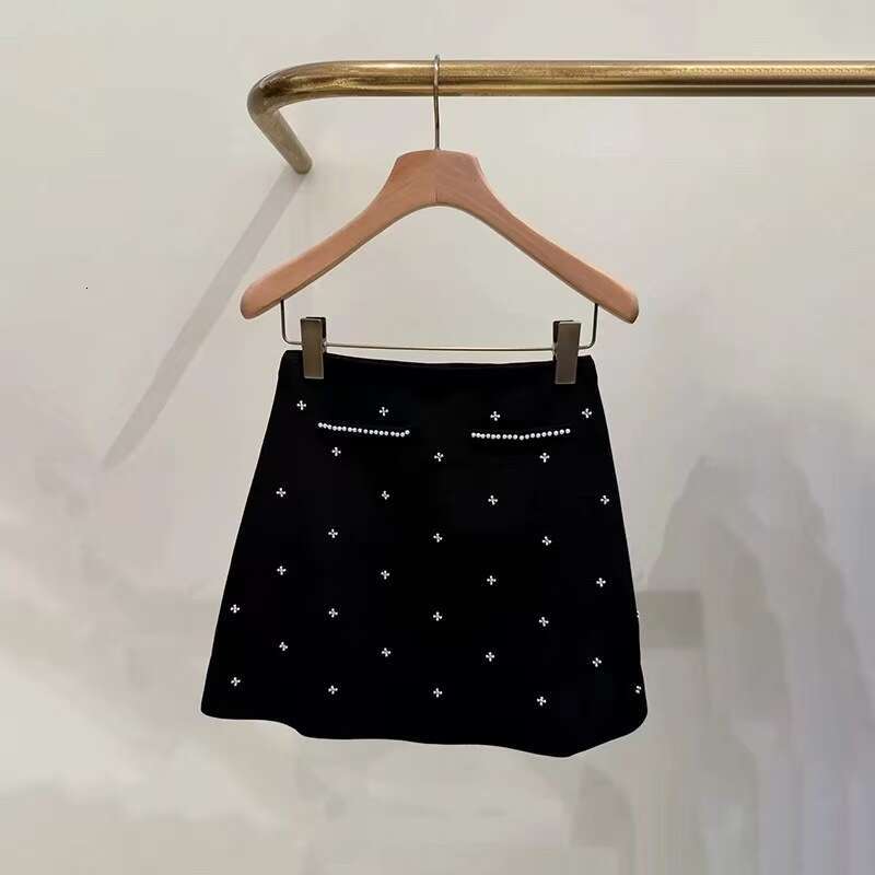 2026 Spring New French Designer Niche Style High Waist Knitted Short Skirt Beaded Edge Tank Top Set