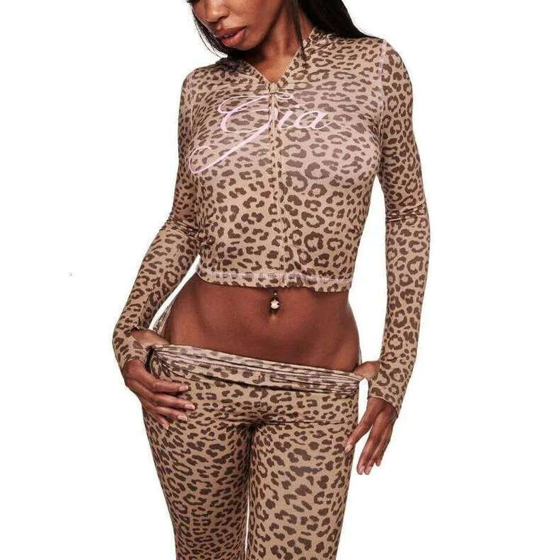 2026 designer women's high sportswear style 2-piece set with flared pants, long sleeved top, low waist set