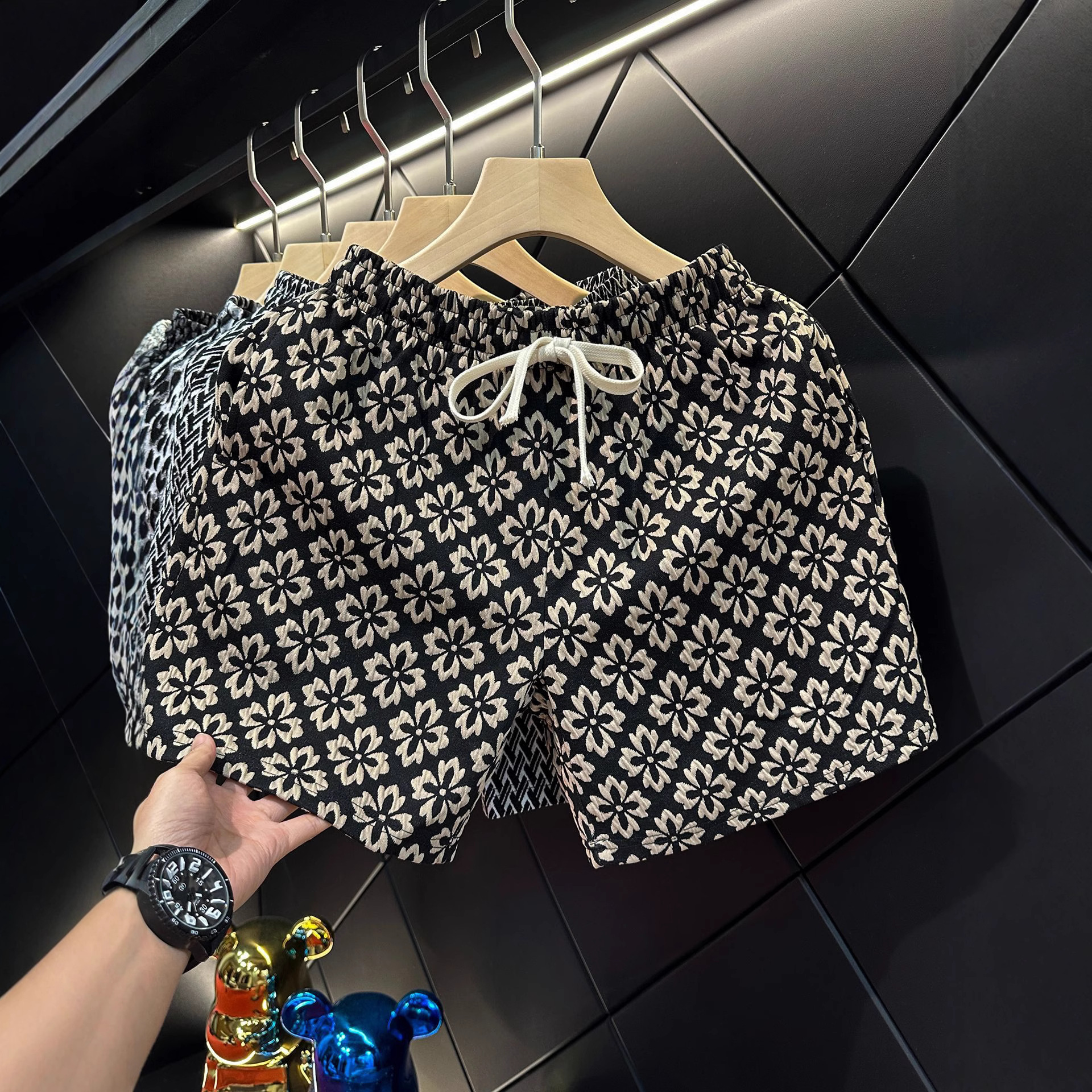 Designer Clothes Light Luxury Trendy Brand Men's Shorts Summer Luxury Brand New Loose Four-Quarter Beach Shorts Retro Five-Quarter Shorts Casual 