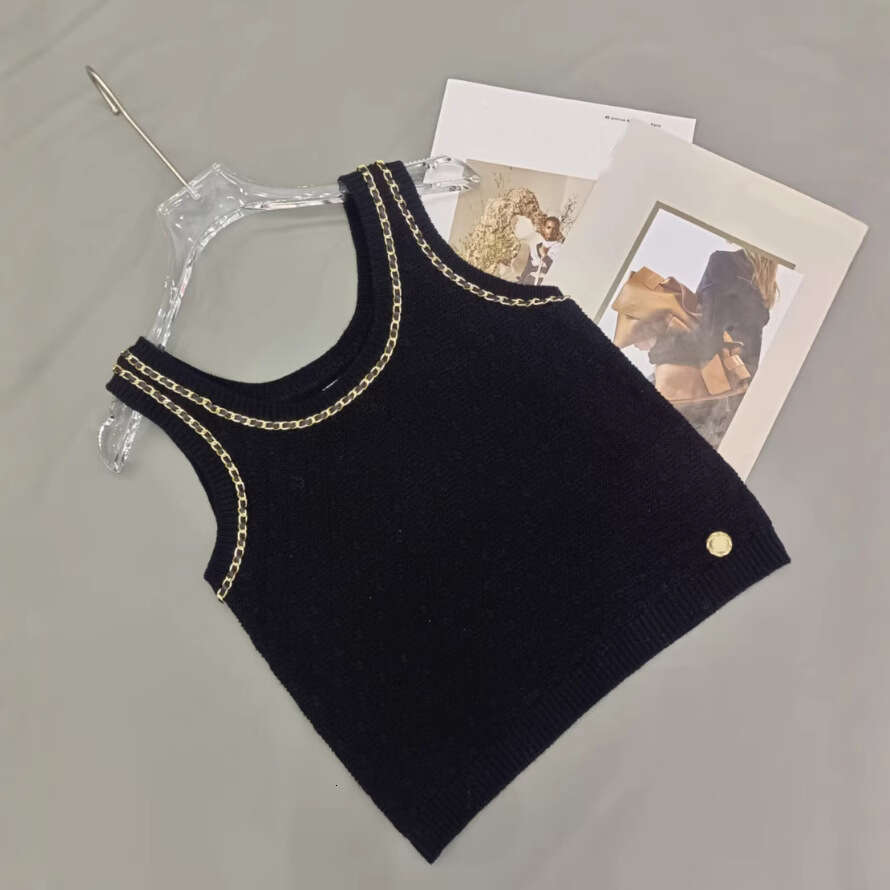 Early autumn new sleeveless knitted vest high-end black and white top celebrity style fashionable women's pullover