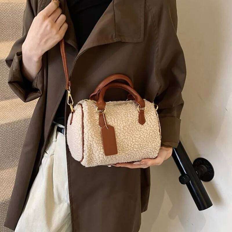 Korean Style Lambswool Pillow Handbag Women Soft Large Capacity Lightweight Shoulder Ladies Fashion Casual Crossbody Bag New XJ260125