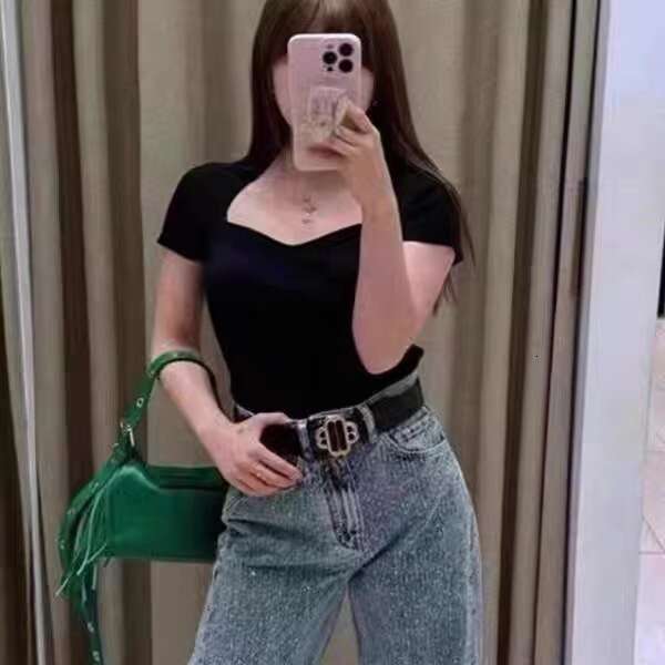 2026 early spring French elegant designer U-neck short sleeved slim knit T-shirt basic shirt for women