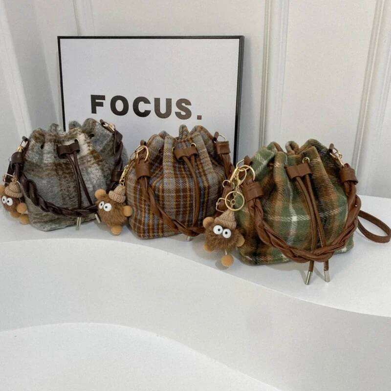 Vintage Woolen Plaid Shoulder Portable Bucket Bag Versatile Crossbody Bags for Women Purse and Handbags XJ260125