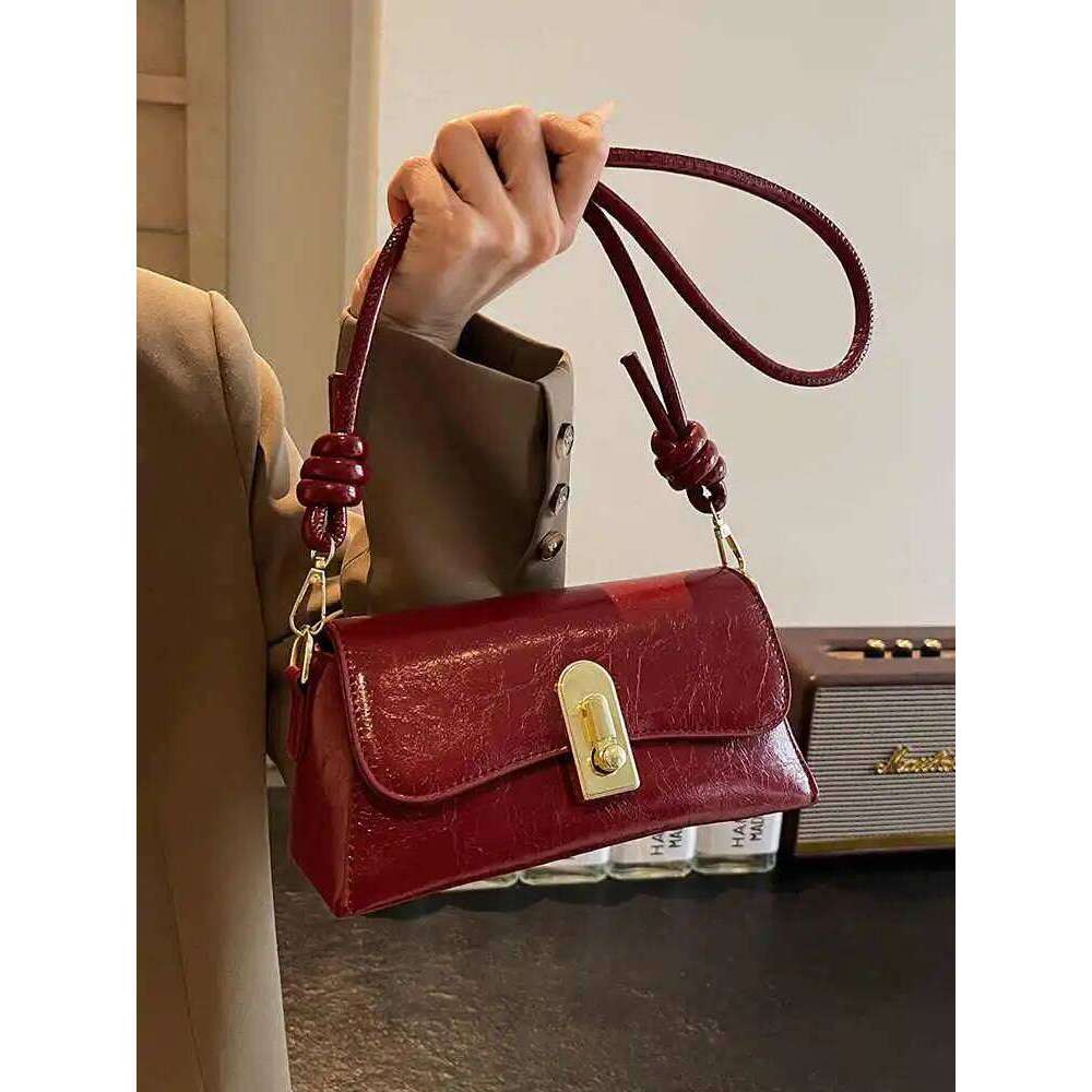 Retro Wine Red Small Square Bag Women's Autumn Winter Versatile 2025 New Single Shoulder Bags Fashion Solid Color Crossbody Pack XJ260125