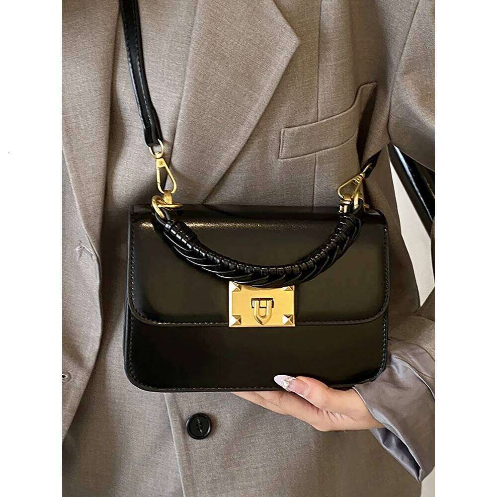 French Retro Burgundy Square Handbags Lady High-end Business Commuting Single Shoulder Bags Women Simple Versatile Crossbody Bag XJ260125