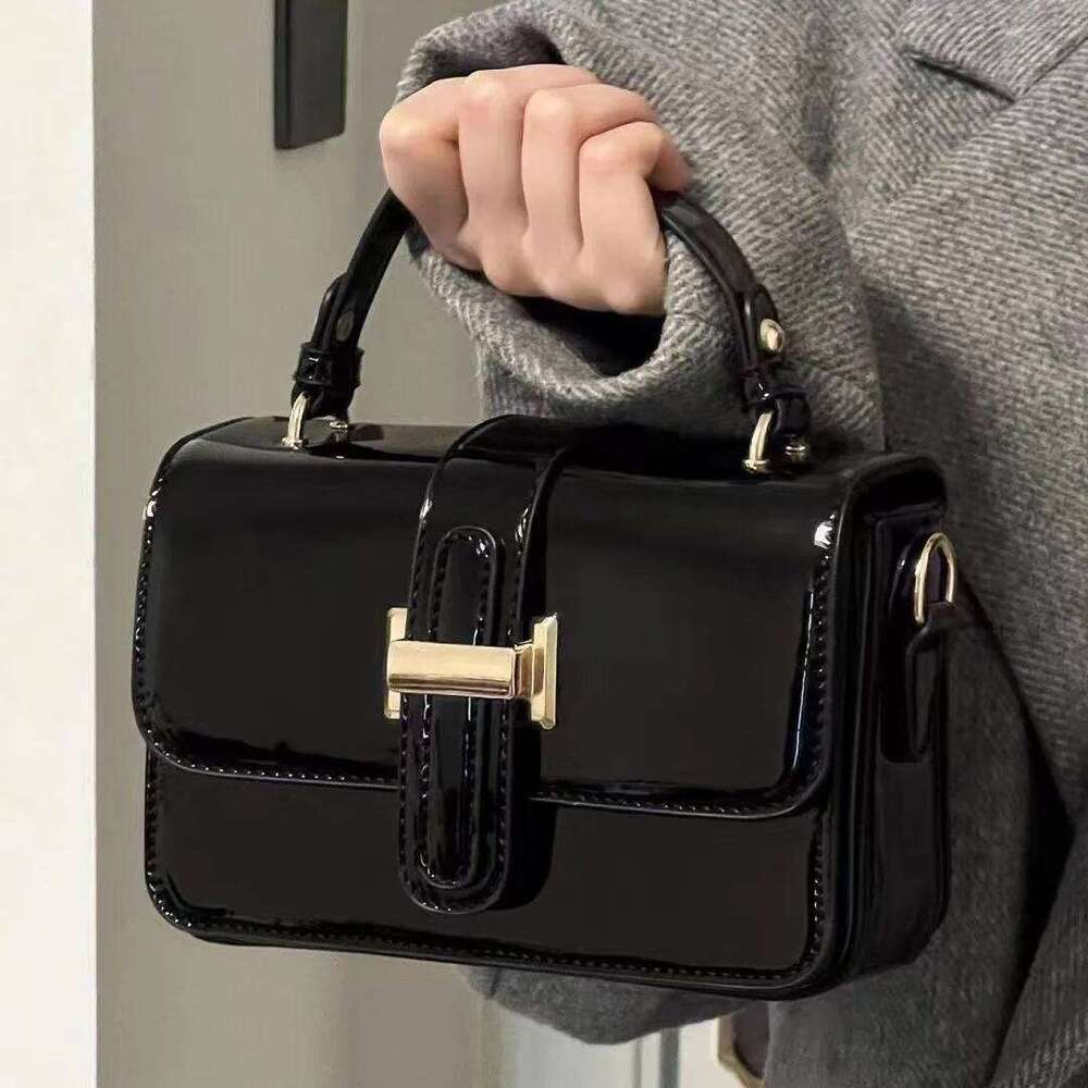 Small Square with High-end Design Glossy Finish for Women 2024 New Stylish and Versatile Single Shoulder Crossbody Bag XJ260125