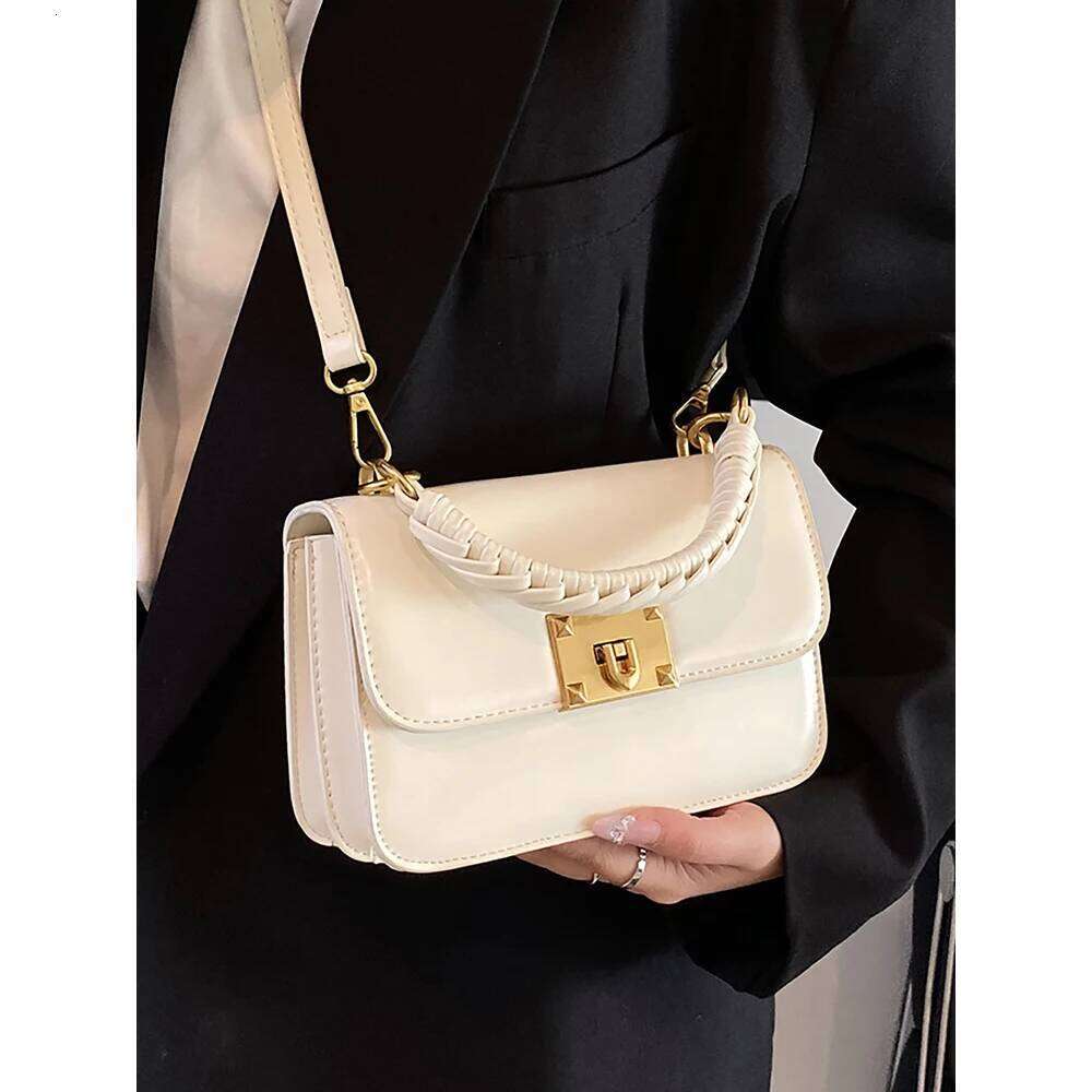 French Retro Burgundy Square Handbags Lady High-end Business Commuting Single Shoulder Bags Women Simple Versatile Crossbody Bag XJ260125