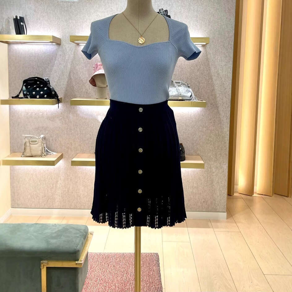 2025 Spring New French Elegant Designer Style Slim Knitted Women's Sweater Top