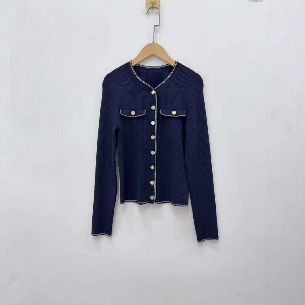 2026 autumn and winter new French elegant designer multifunctional color block metal buckle slim fit knitted cardigan top