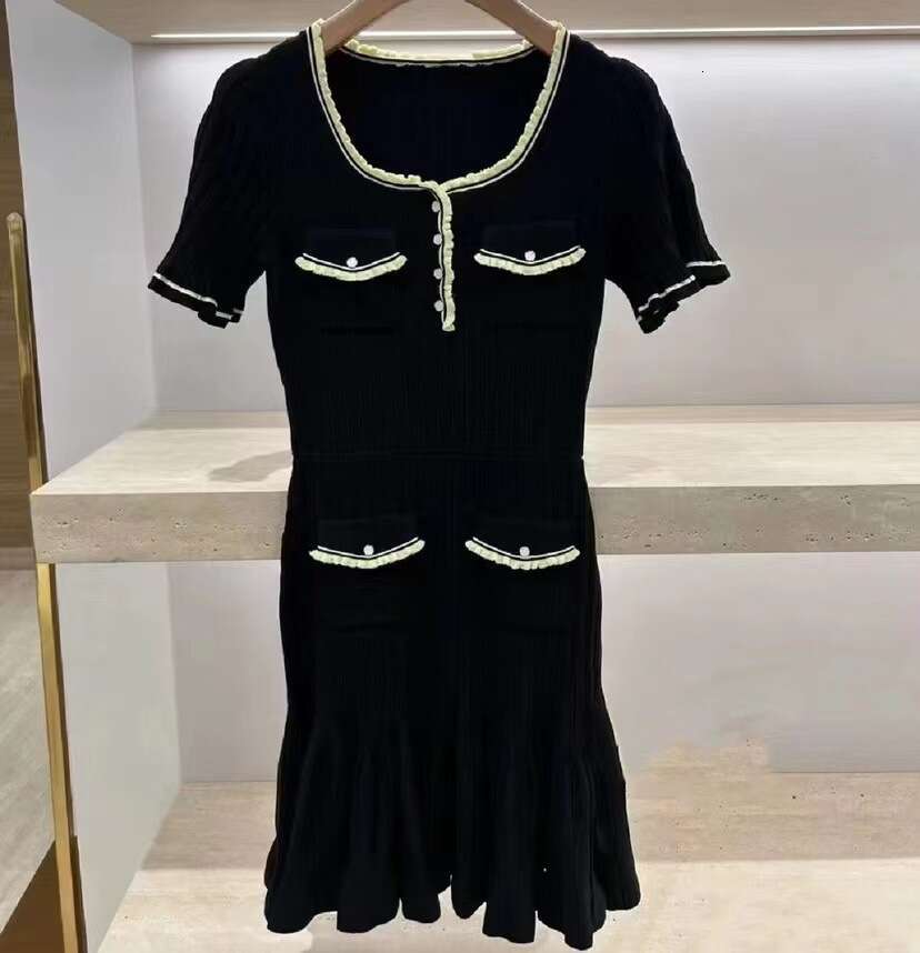 2026 French elegant designer spring new color blocked pleated short mermaid dress