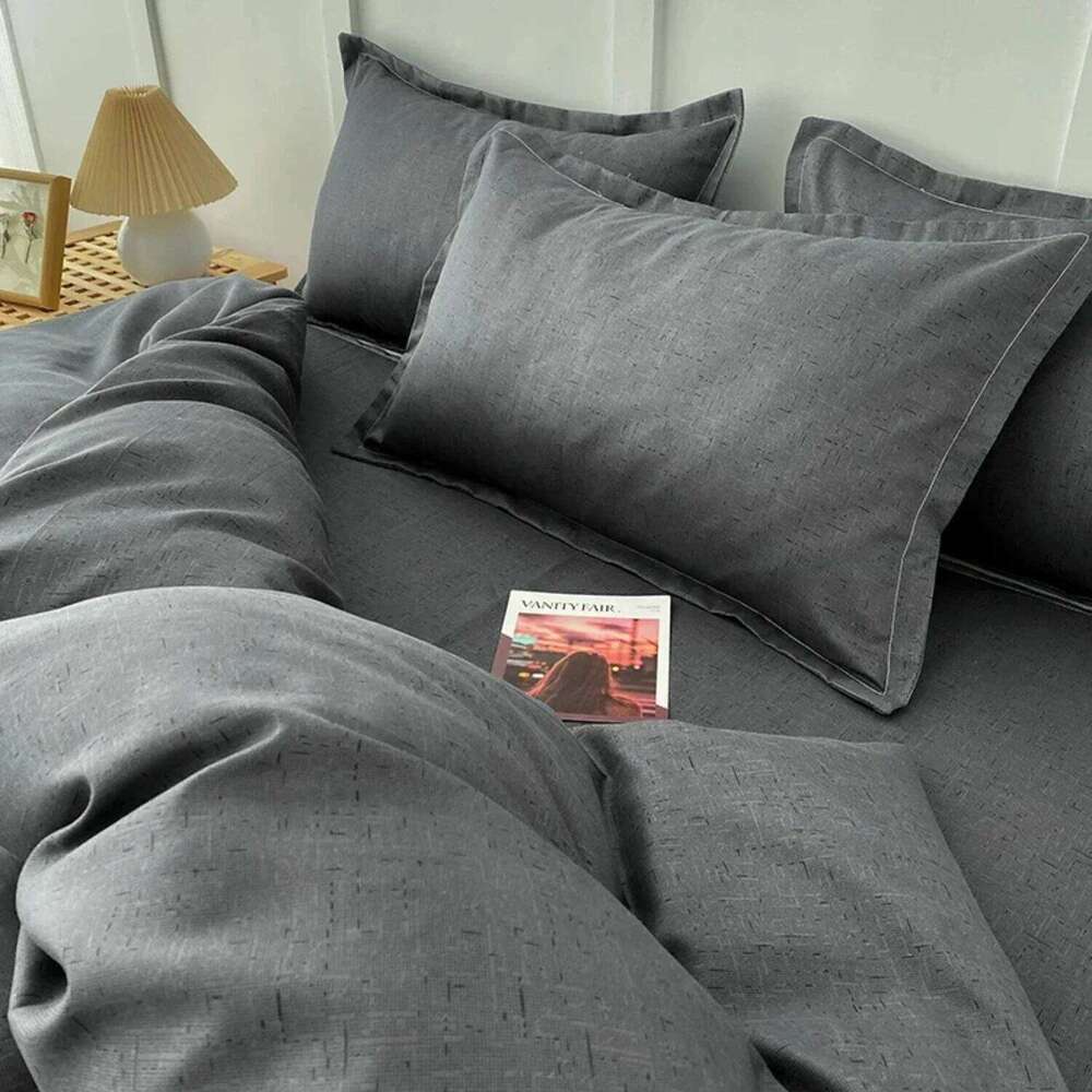 Soft and comfortable 4-piece bedding set, perfect all four seasons. This comforter set is ideal for dormitory rooms, providi Y260124