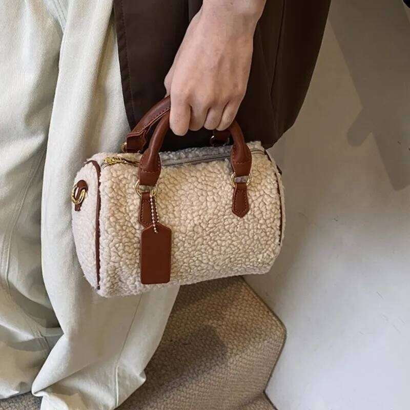 Korean Style Lambswool Pillow Handbag Women Soft Large Capacity Lightweight Shoulder Ladies Fashion Casual Crossbody Bag New XJ260125