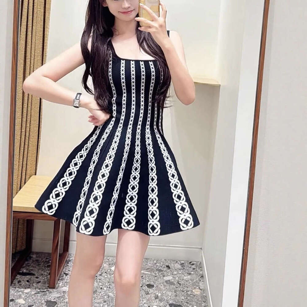 2026 Autumn New French Elegant Designer Jacquard Striped Sleeveless Belt Knitted Dress for Children