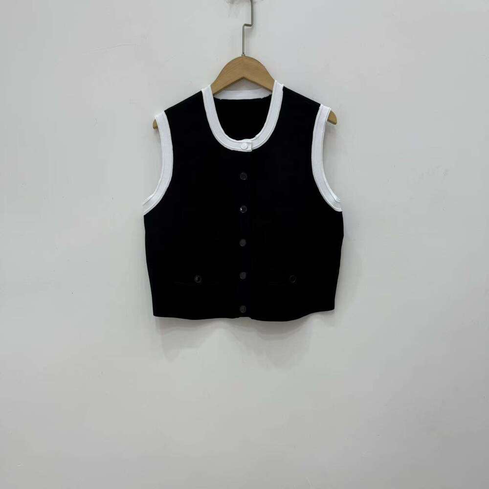 French elegance 2026 summer new simple color block knitted cardigan vest pleated skirt set for women