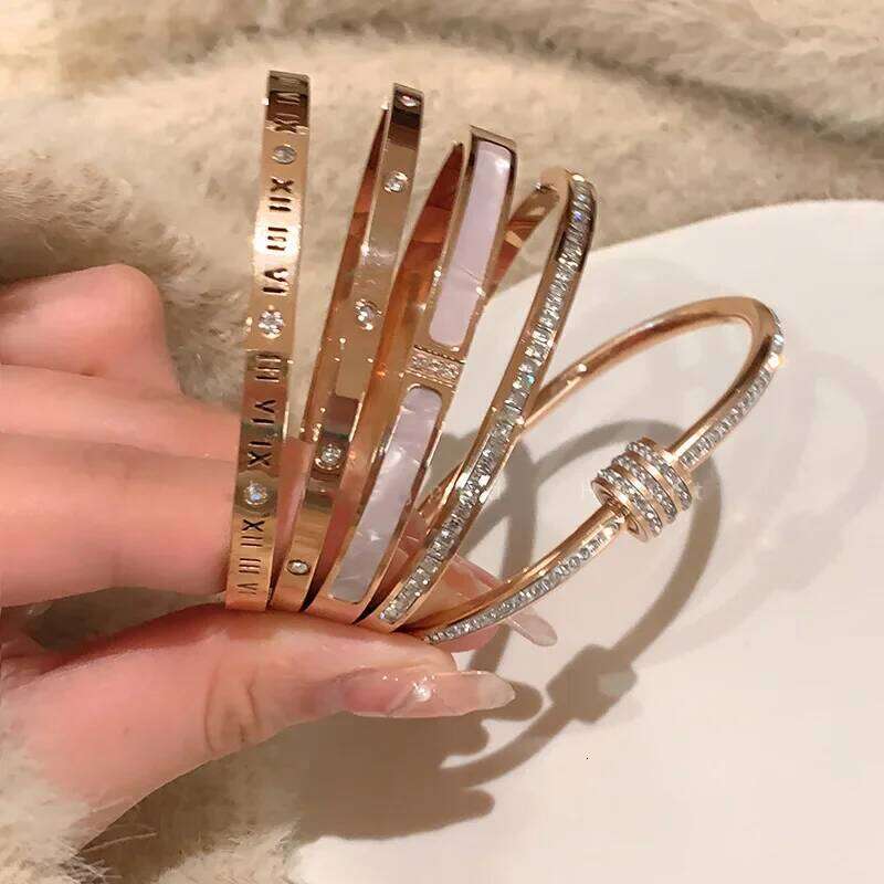 1PCS Lovely Hot Sale Gold Fashion 10 Rose Bangle Stainless Steel Not Fade Women Bracelet Boutique Girl Gift XJ260127