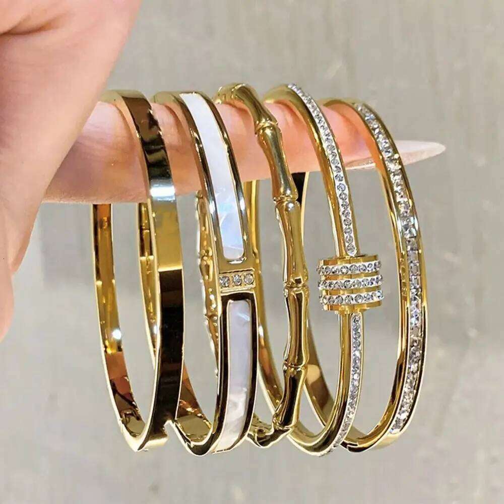 Luxury Titanium Steel Women Bracelets Diamond Europe Style Jewelry Cuff Colorfast Simple Bangles Women's Daily Wear XJ260127