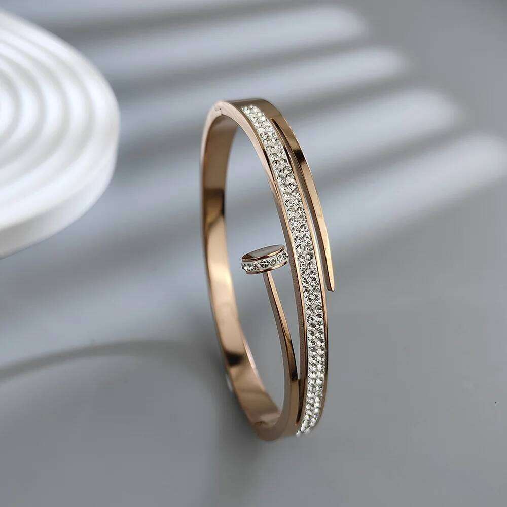Bangles Women Crystal Nail Stainless Steel Bracelet for Woman Men Love Wedding Gift Bangle Jewelry New Trendy Accessories XJ260127