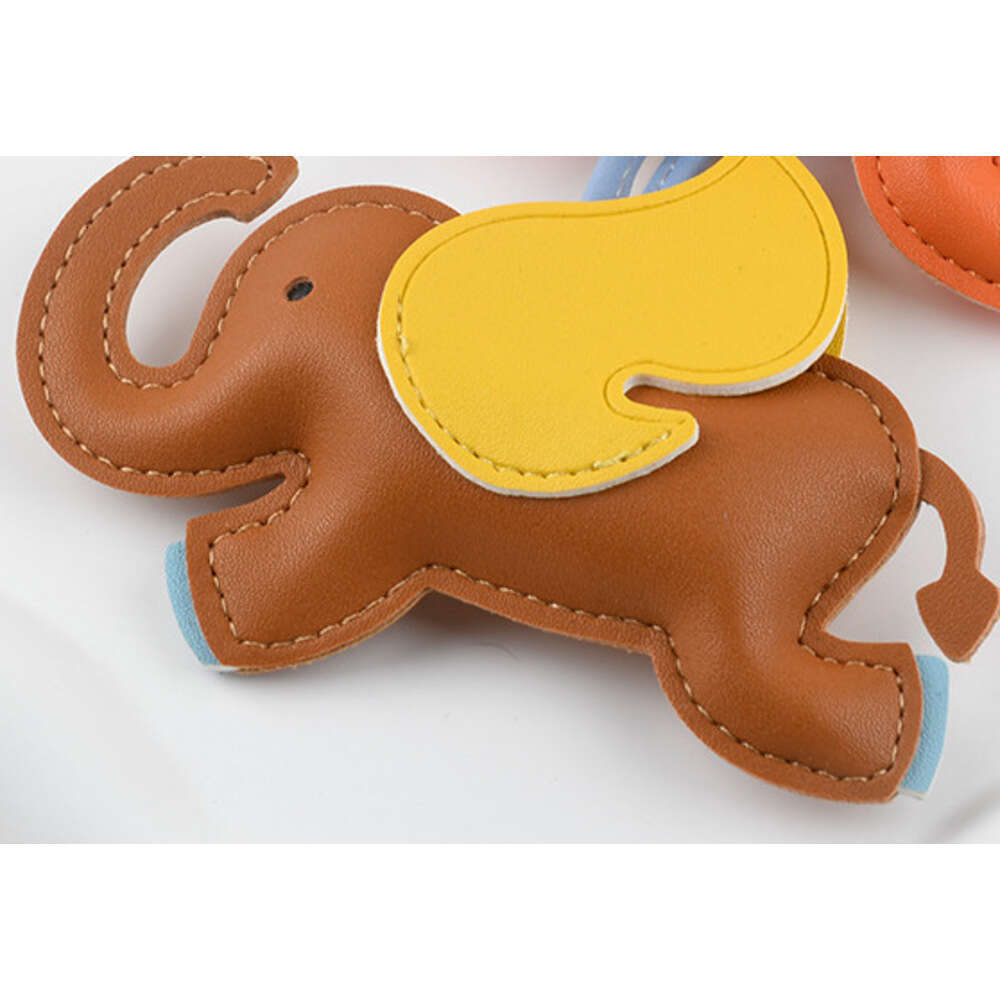 Handmade Leather Dumbo Activity Gift Bag Pendant Creative Animal Keychain Cute Elephant Ornament S260126