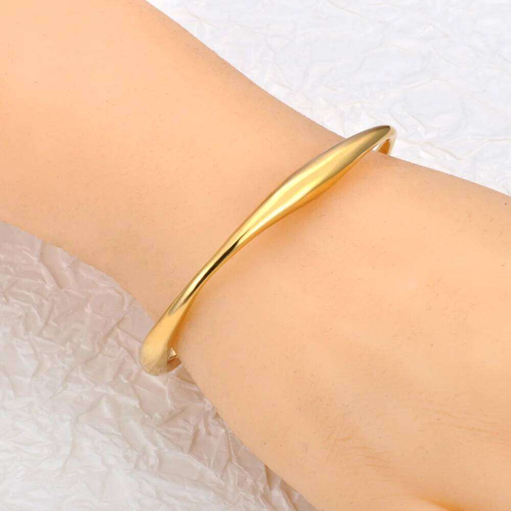 JeeMango Stainless Steel Wrist Opening Bracelet Bangle For Women Gold Color Handmade Cast Statement Brand Party Jewelry JB24008 XJ260127