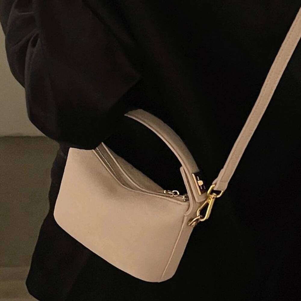 Women's Retro Soft Leather Small Square with Lychee Pattern Fabric Comfortable High-quality Casual and Simple Crossbody Bag
