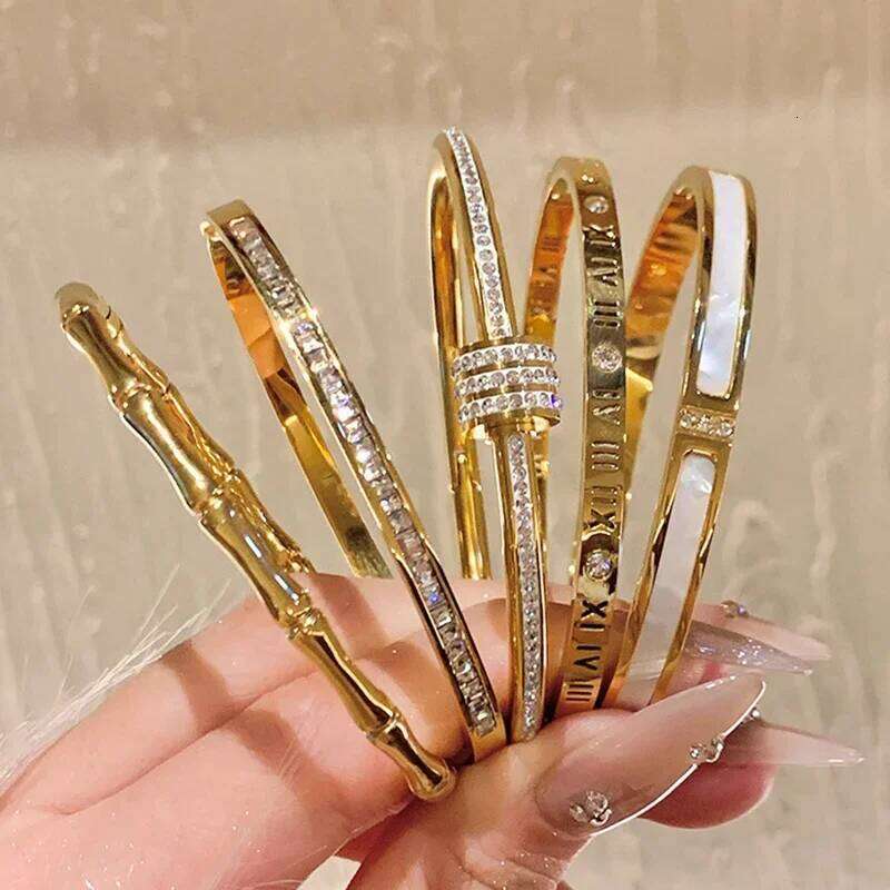 Gold Color Stainless Steel Colorfast Skyful Star Bracelets Set for Women Fashion Light Luxury Jewelry Gifts Wholesale XJ260127