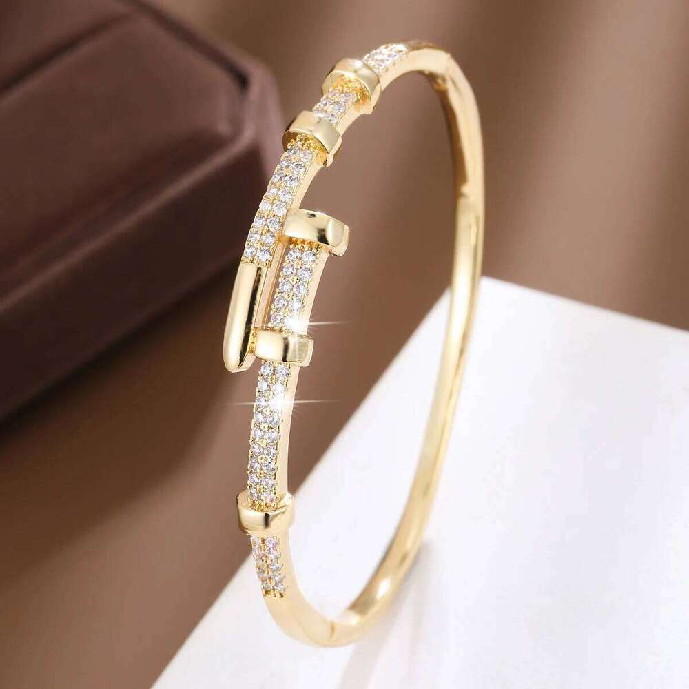 Personalized Geometric Line Design Synthetic Zirconia Women's Bracelet For Daily Gift Jewelry Accessories XJ260127