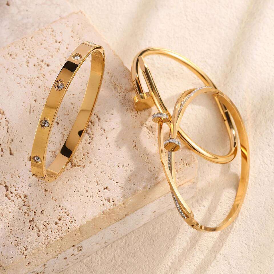 Stainless Stacked Bracelets Luxurious Elegant 10 Fashionable Nail Women Jewelry Steel for Parties Banquets XJ260127