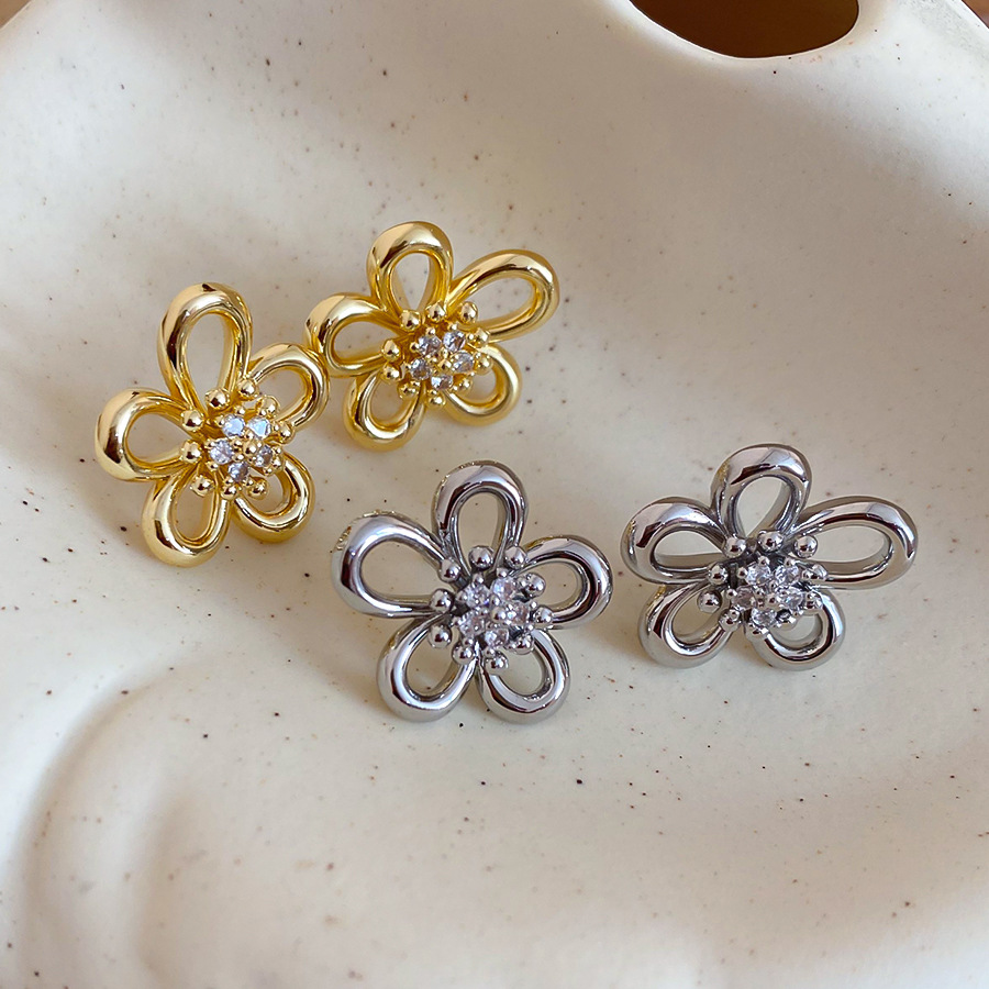Silver Needle Zircon Flower Casual Fashion Personality Niche Versatile Light Luxury High-end Earrings for Women - view 5