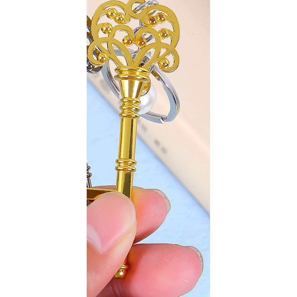 Cross-Border Supplies Wedding Christening Creative Retro Key Pendant Alloy Keychain Bottle Opener Craft Gift S260126